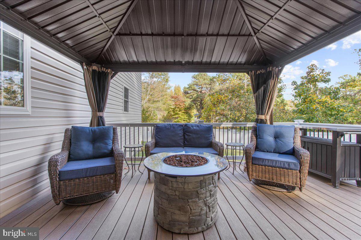 TALL PINES - Residential