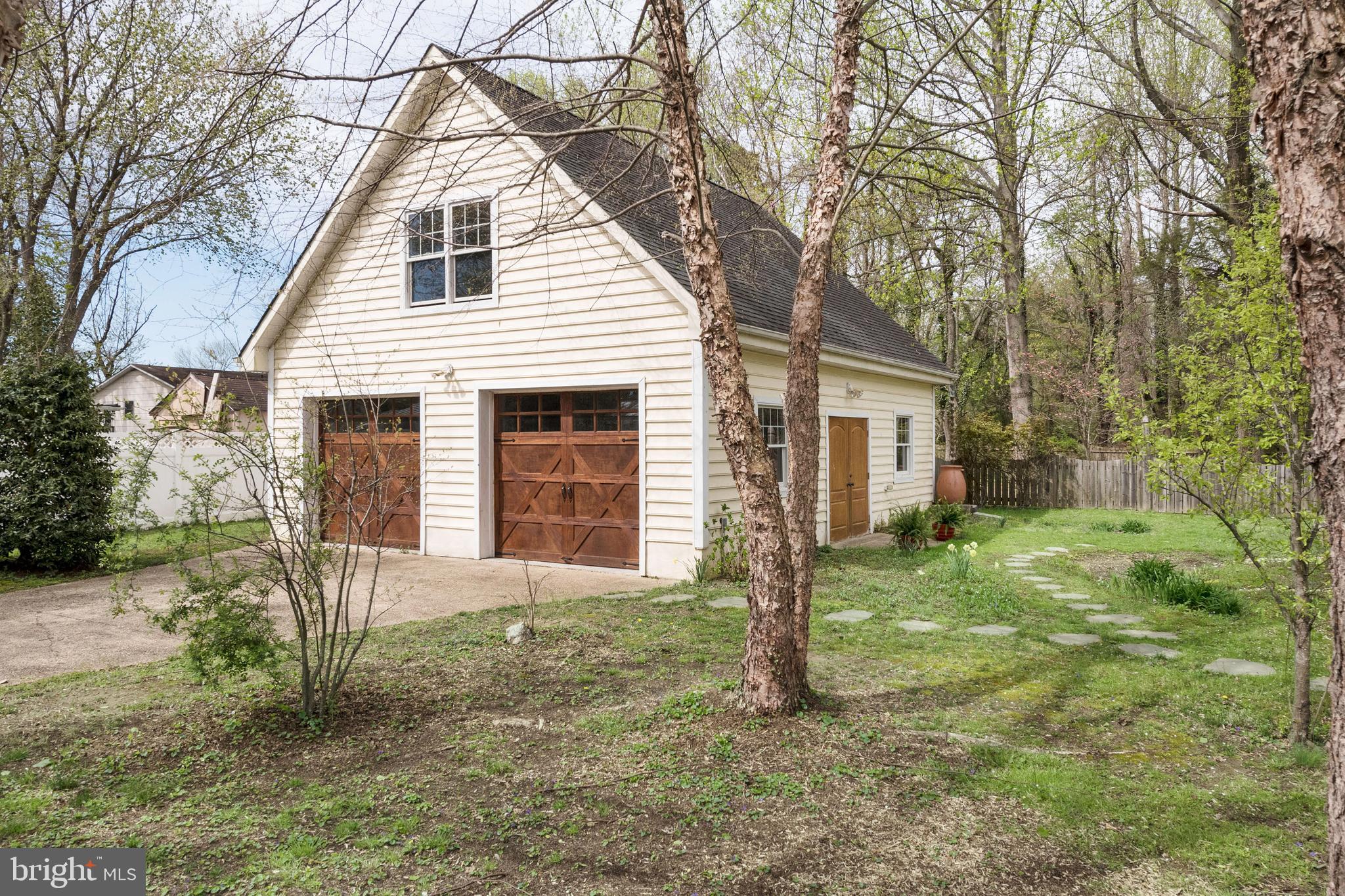 TRACYS LANDING - Residential