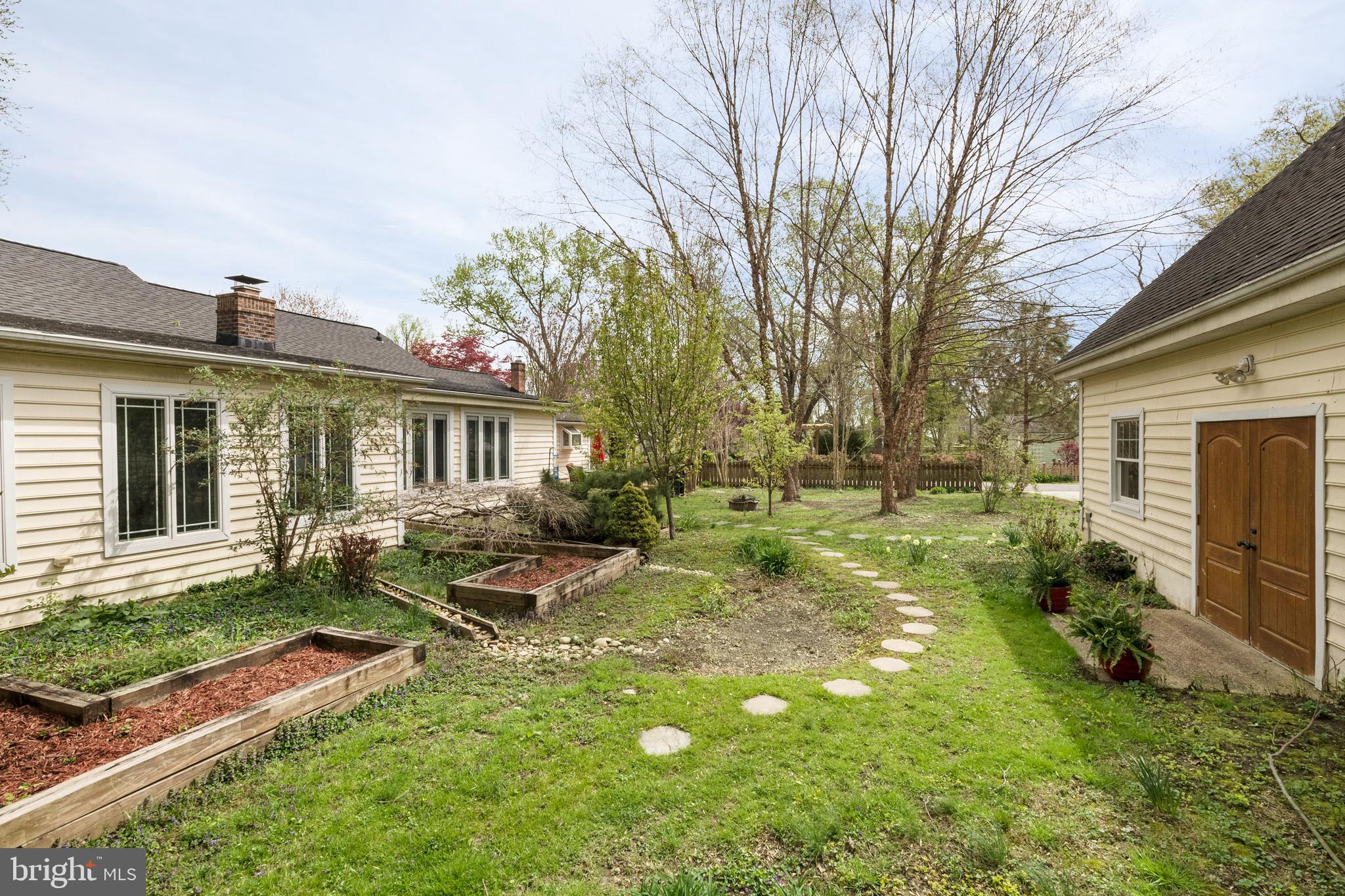 TRACYS LANDING - Residential