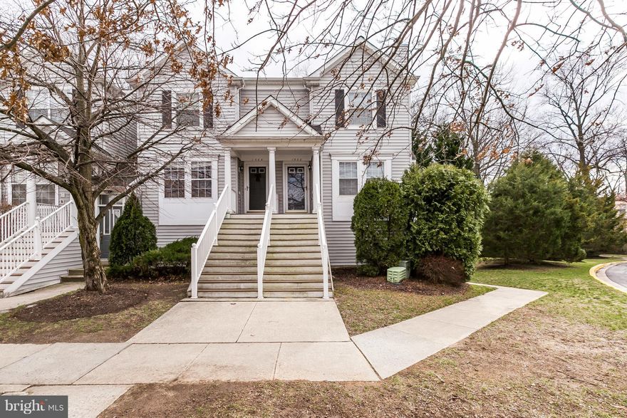 OPEN HOUSE, SAT 10 MAR FM 12-2.  Beautifully renovated end unit Townhouse with 2 master suites.  Features include granite counter tops, new appliances, flooring, ceiling fans, & lighting.  All baths have been updated, FP in LR, fresh paint, HVAC has been professionally cleaned and sanitized.  Attic insulation was increased to R49 for energy efficiency.  One assigned Parking Space.  Community Pool!
