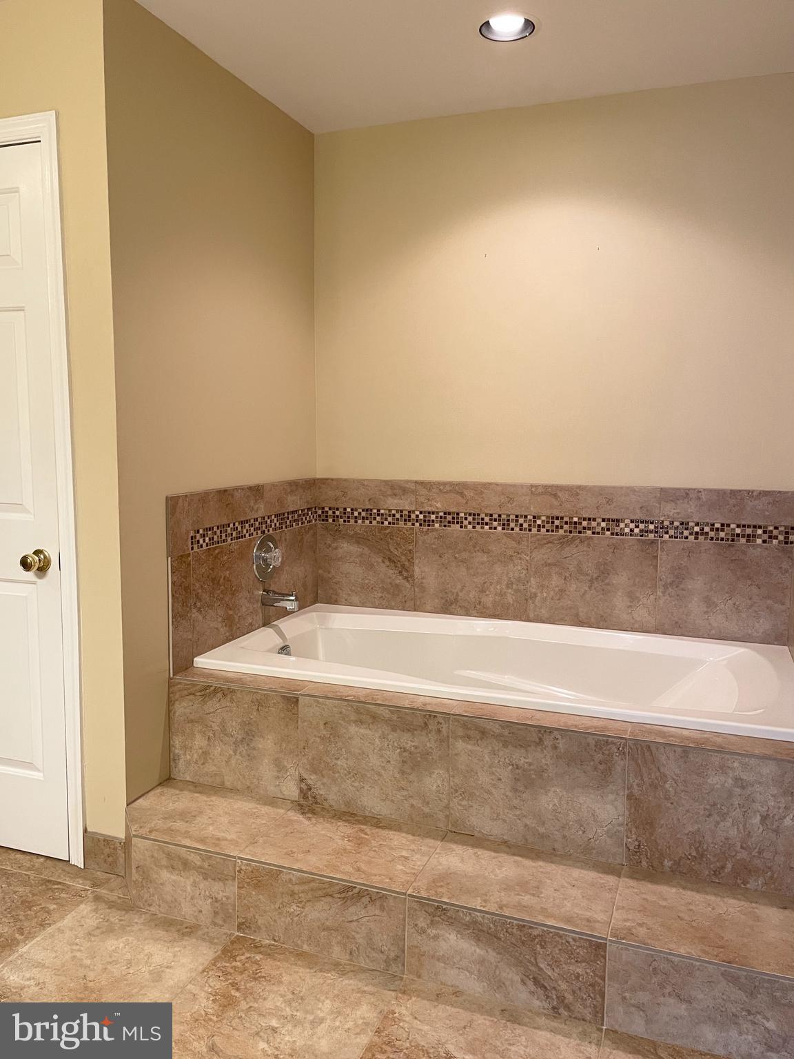 TANGLEWOOD - Residential Lease