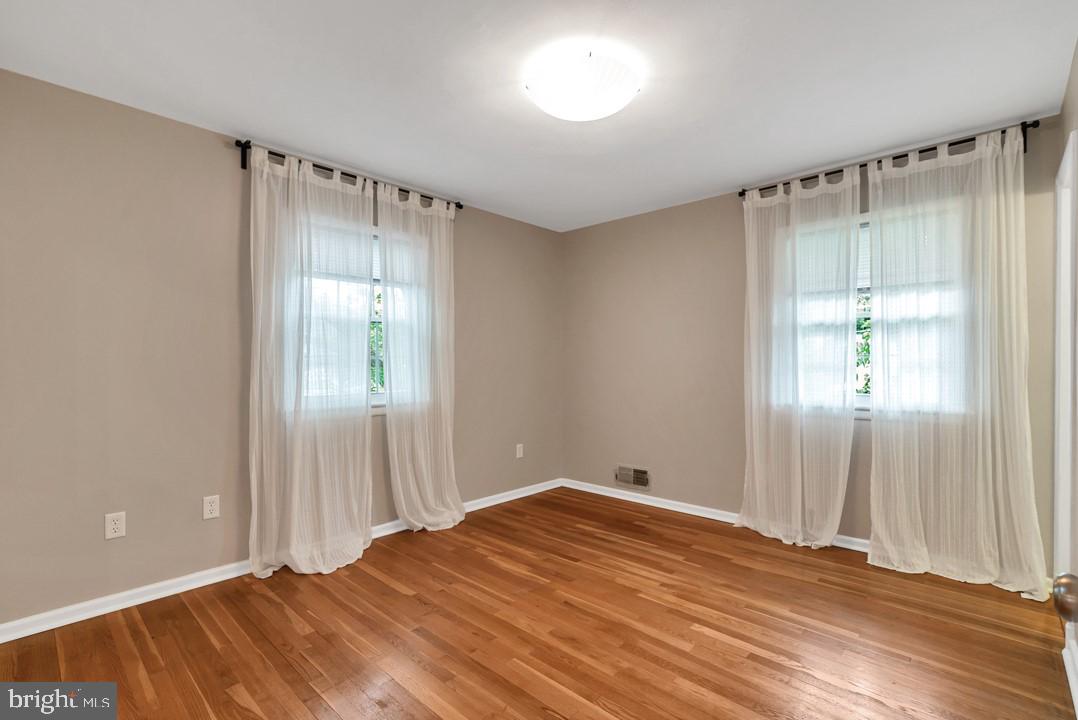 VIENNA WOODS - Residential