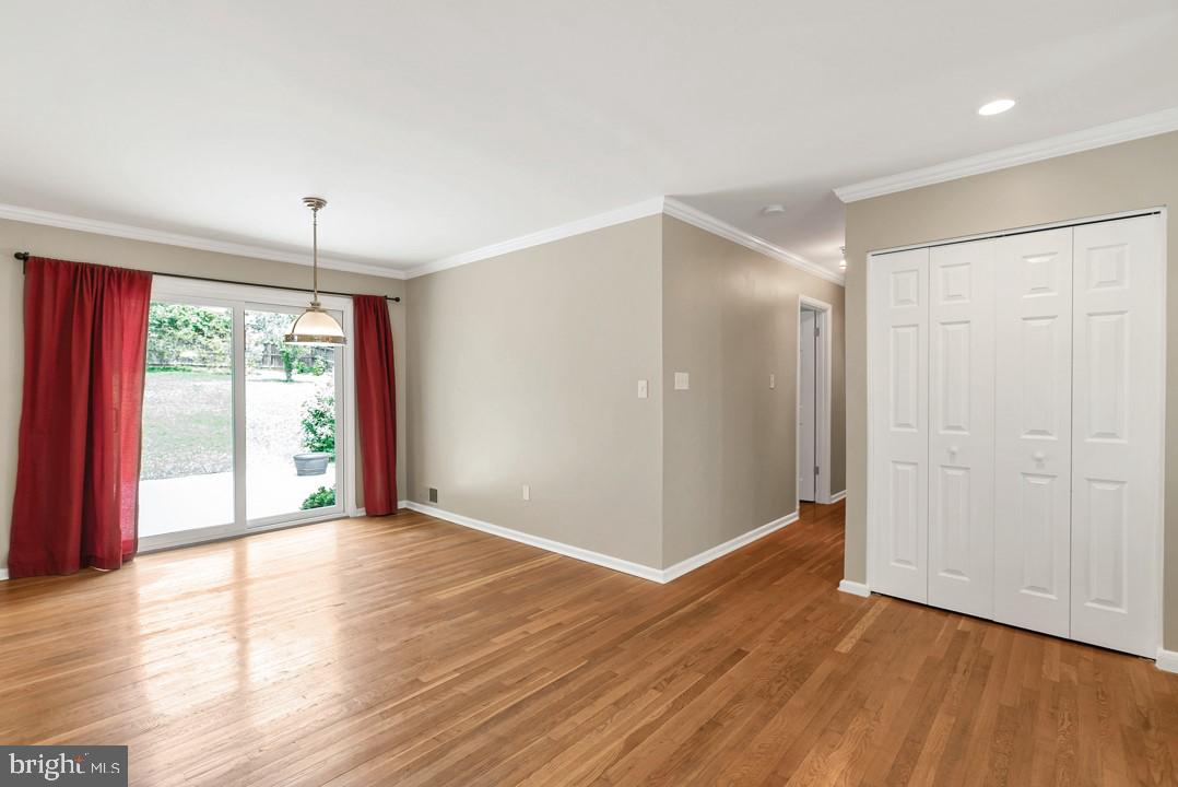 VIENNA WOODS - Residential