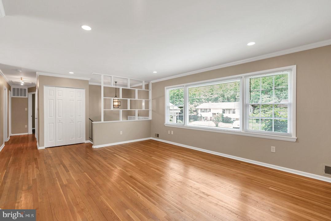 VIENNA WOODS - Residential