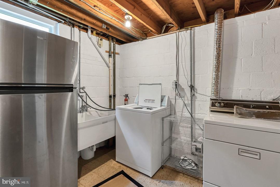 VIENNA WOODS - Residential