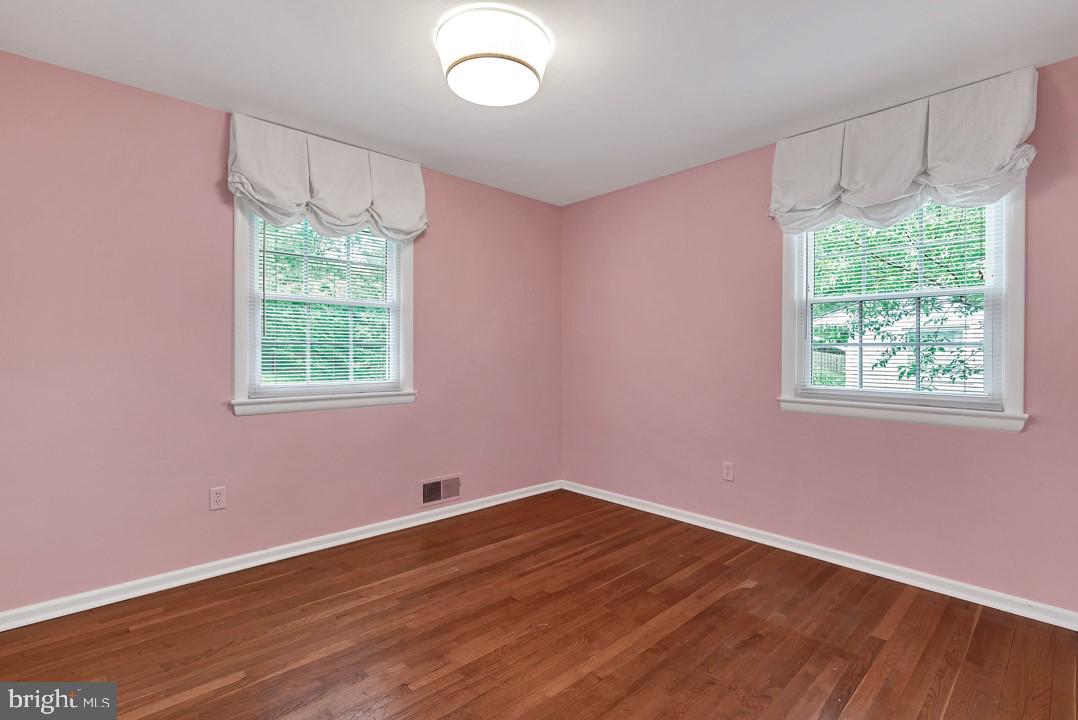 VIENNA WOODS - Residential