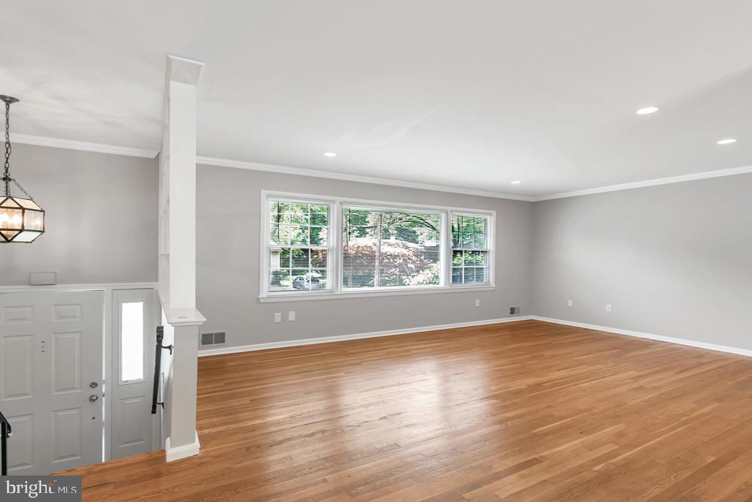 VIENNA WOODS - Residential