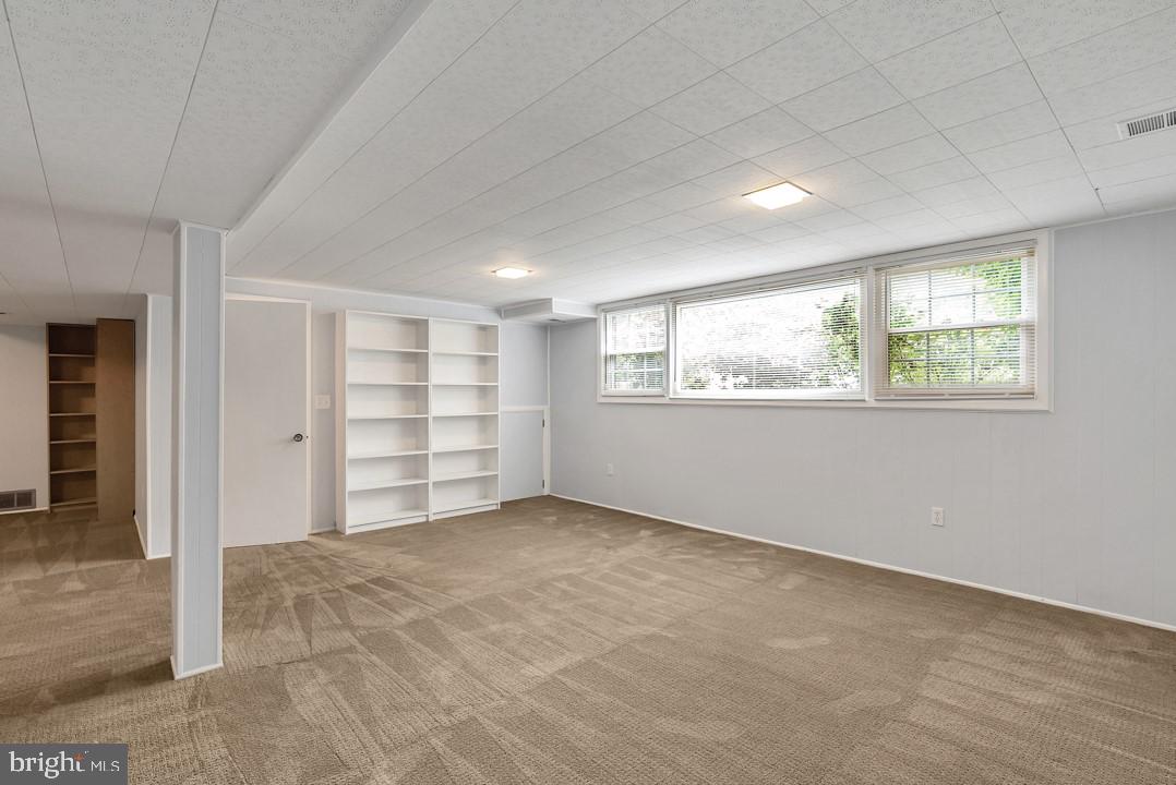 VIENNA WOODS - Residential