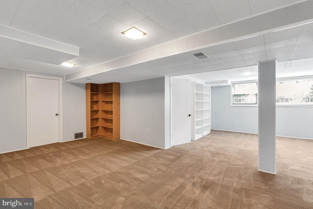 VIENNA WOODS - Residential