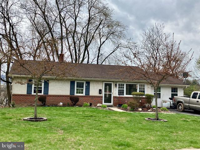 Wonderful Brick and Stucco Ranch Home in Reifton, only 2 blocks from Exeter High School. Five total Bedrooms and Three Full Baths. The Kitchen and Baths have been updated with granite and complete appliance package. The lower level has been transformed into an In Law quarters with a full kitchen and full Bath. This home has Two 1 car Garages. Plenty of off street parking on a spacious 1/4 Acre lot. Close to Shopping and Major Routes.