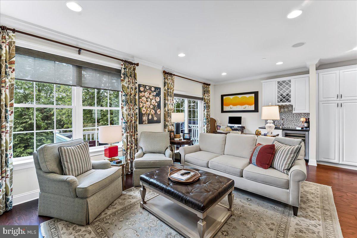 4 PARKVIEW CIRCLE