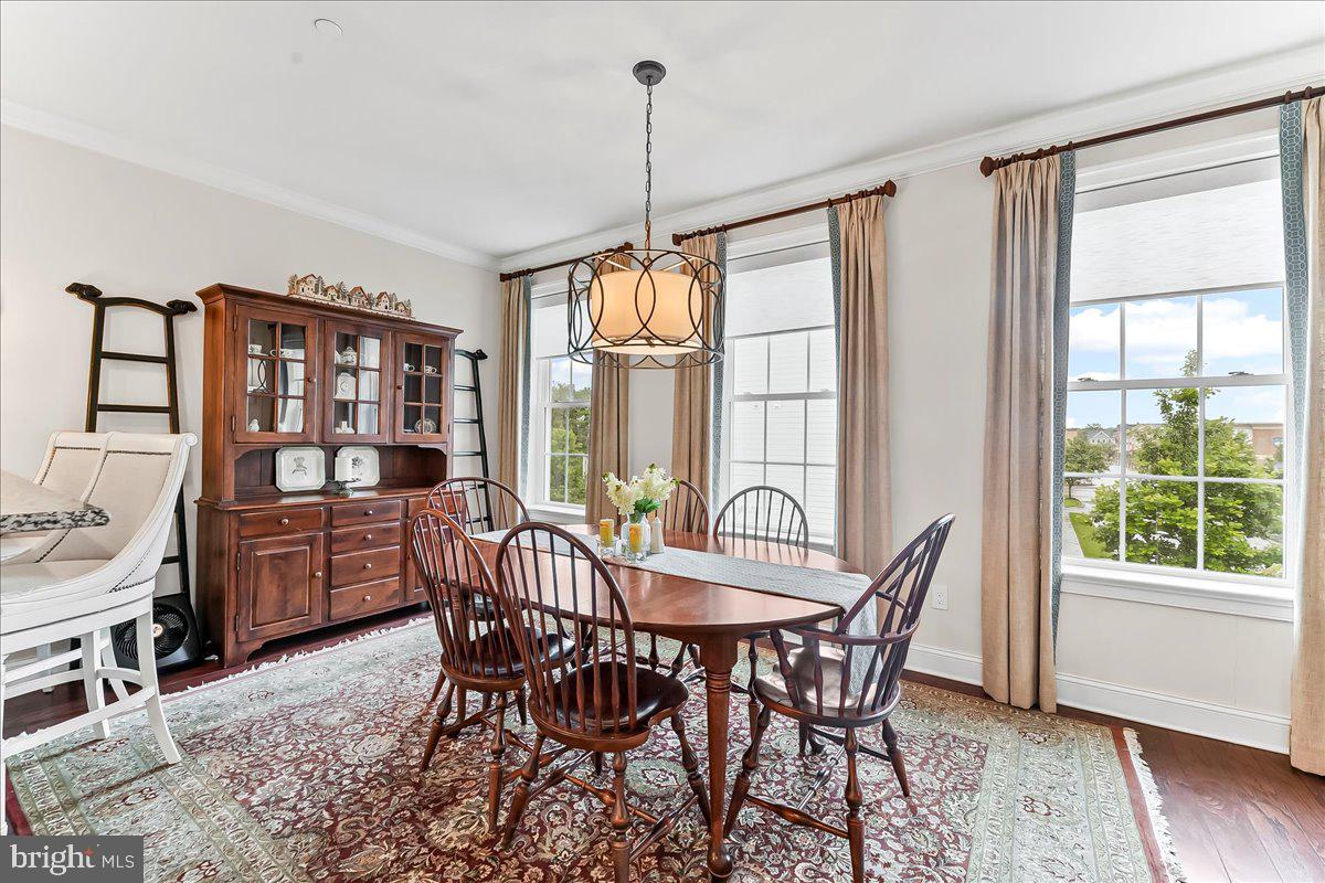 4 PARKVIEW CIRCLE