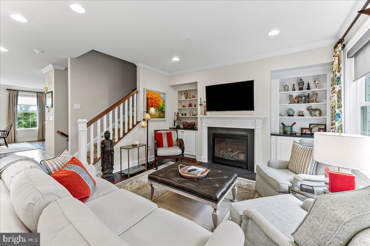 4 PARKVIEW CIRCLE