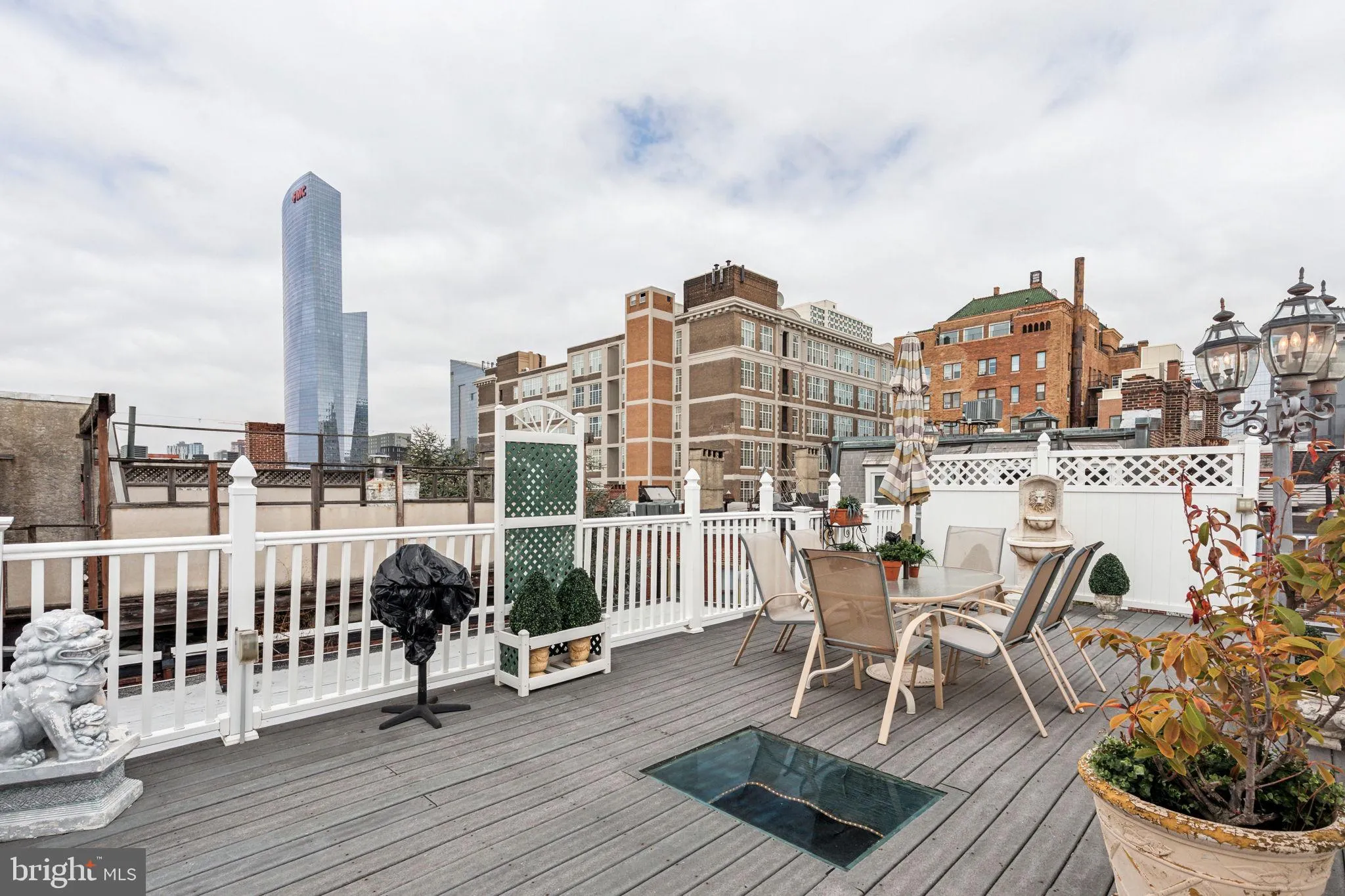 Philadelphia, Pennsylvania 19103, United States, 4 Bedrooms Bedrooms, ,Residential,Active,116901