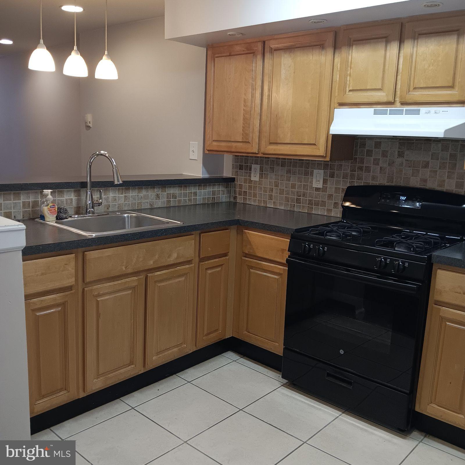 PHILADELPHIA (NORTH) - Residential Lease