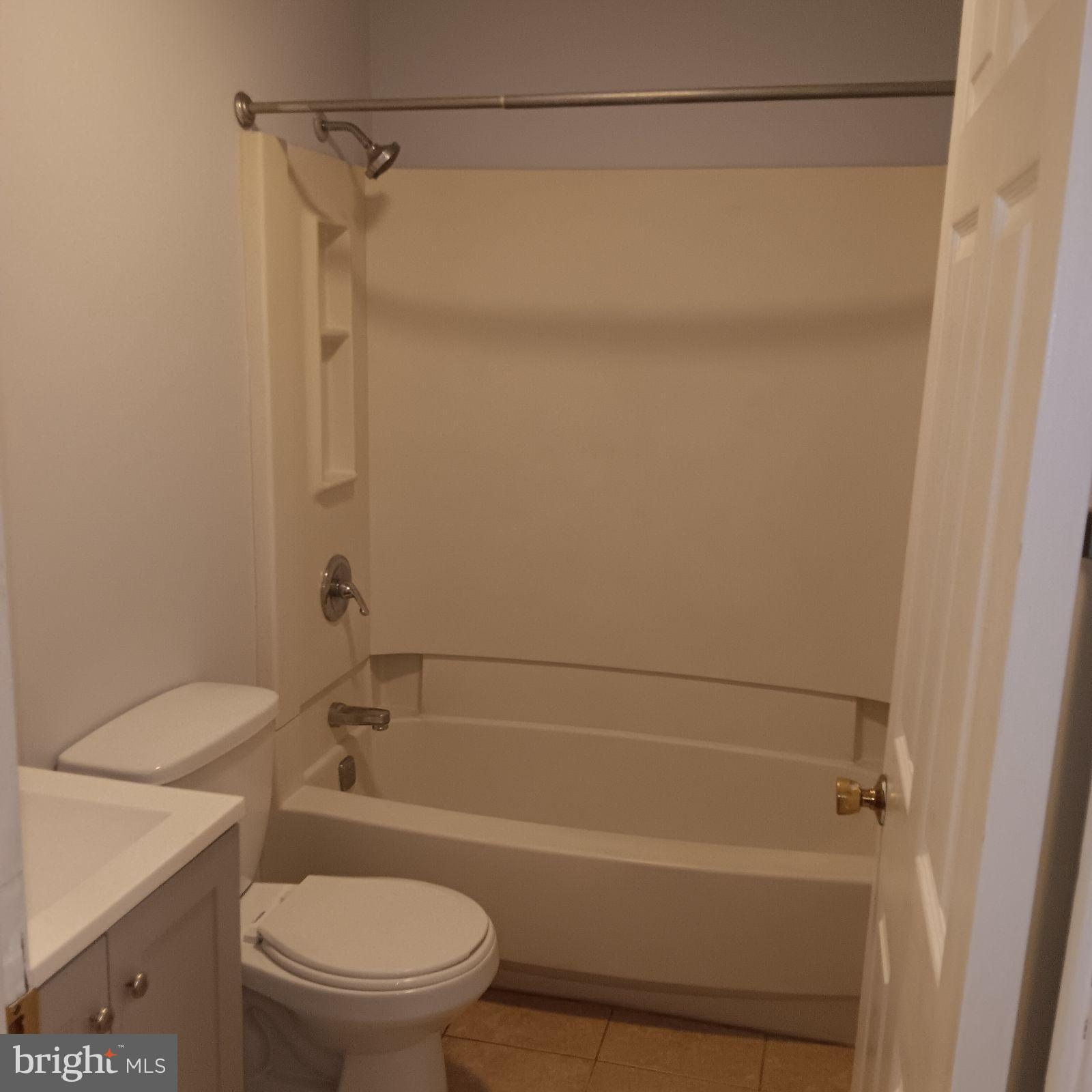 PHILADELPHIA (NORTH) - Residential Lease