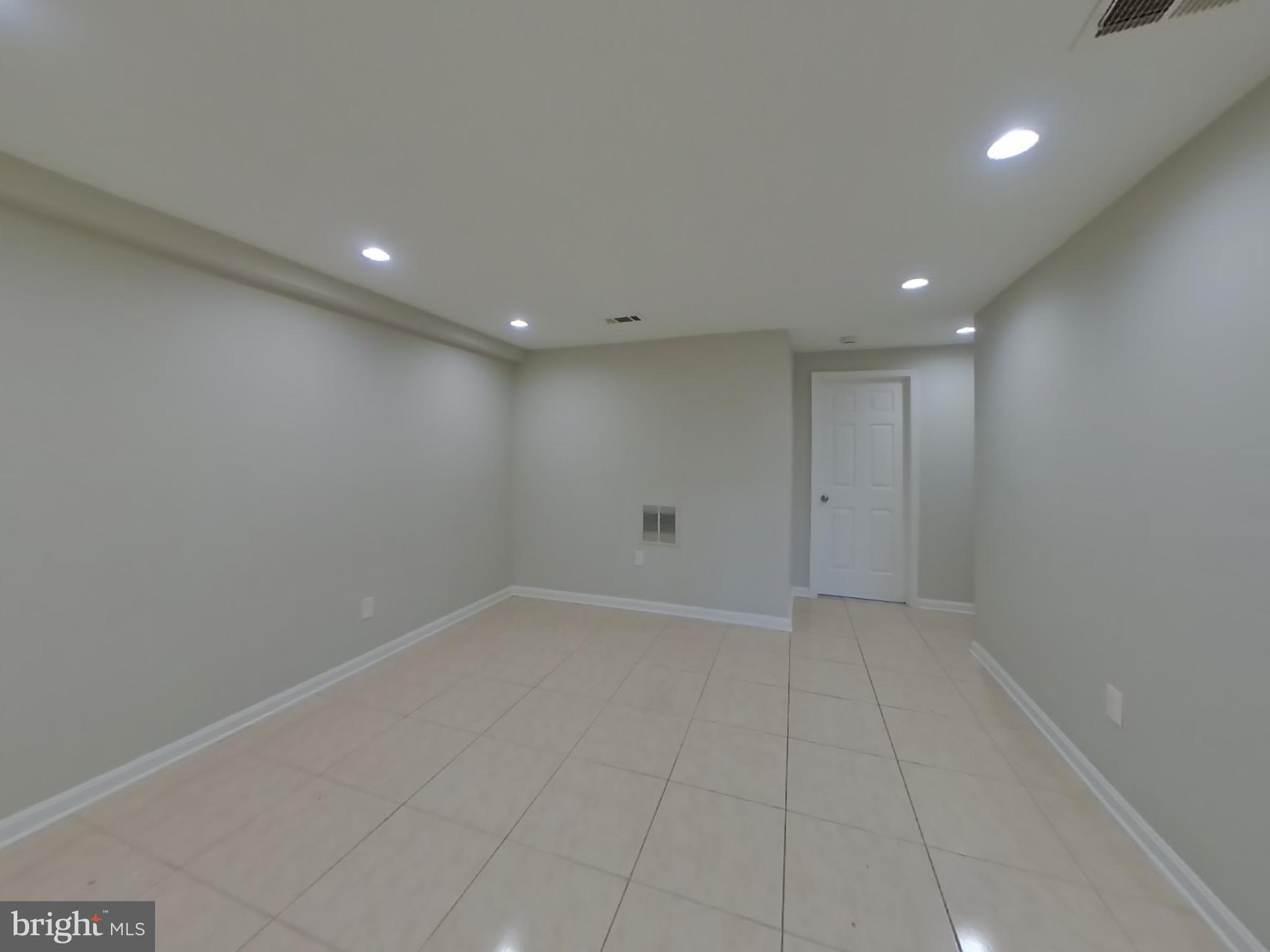 WOODLAND HILLS - Residential Lease