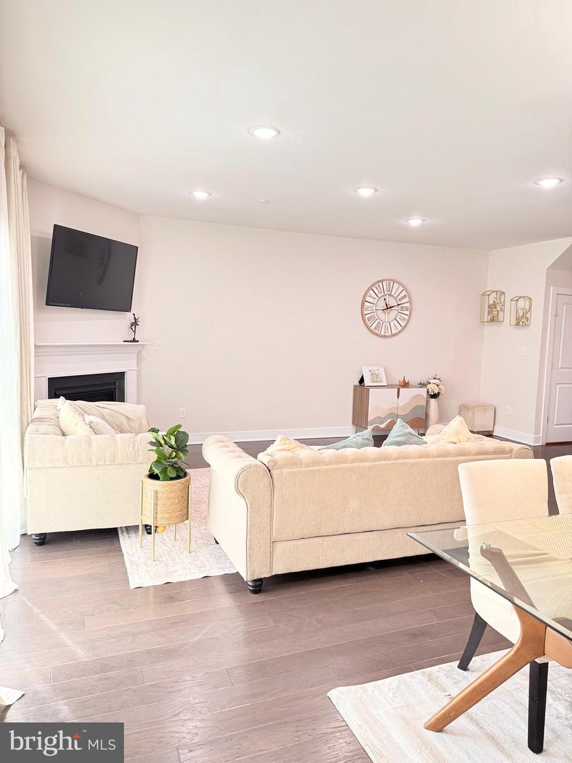 LOCHIEL FARM - Residential Lease