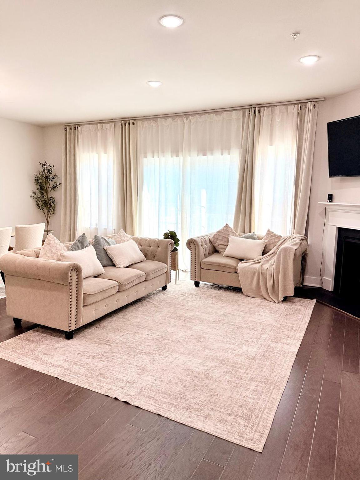 LOCHIEL FARM - Residential Lease