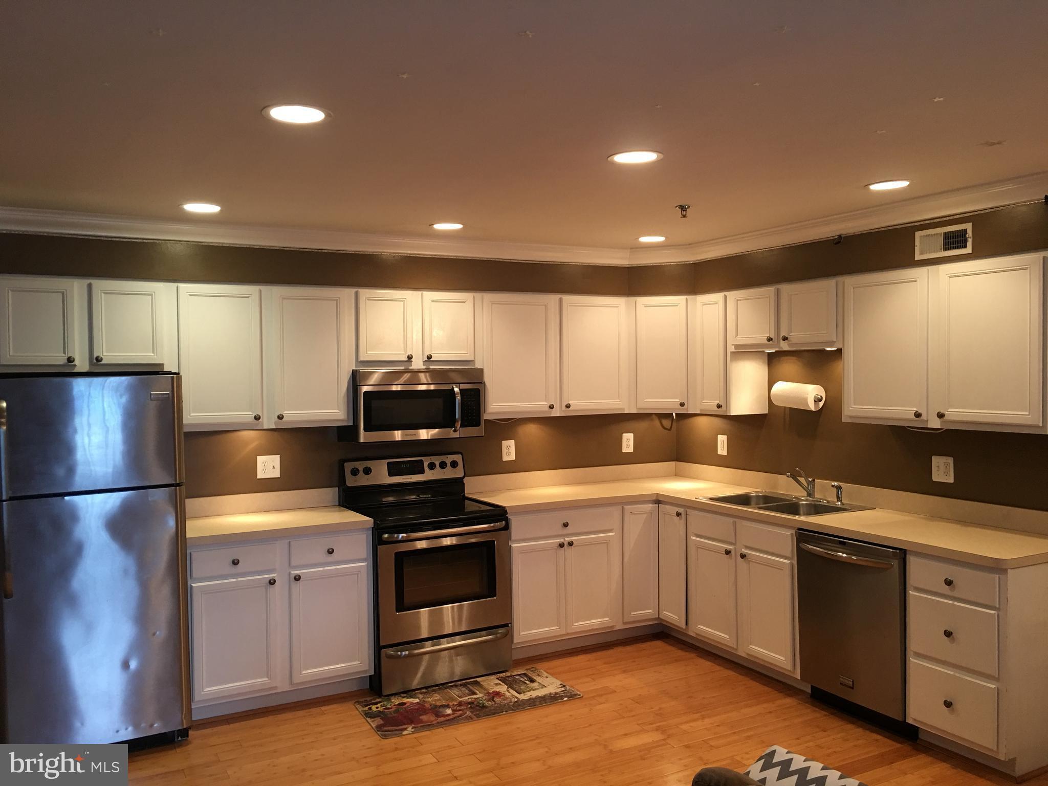 CEDAR LEE CONDOMINIUM - Residential