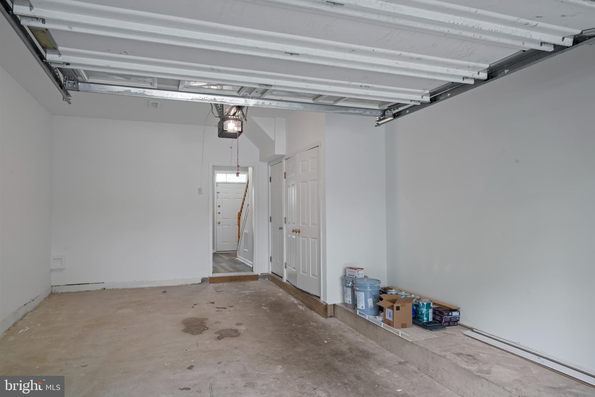 SOUTH RIDING - Residential Lease