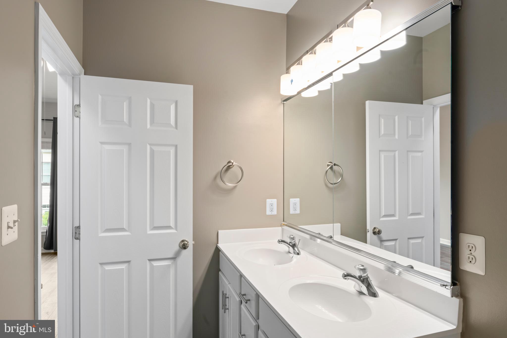 SOUTH RIDING - Residential Lease