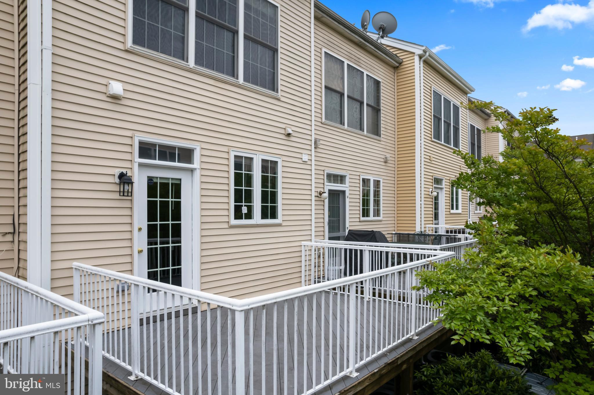 SOUTH RIDING - Residential Lease