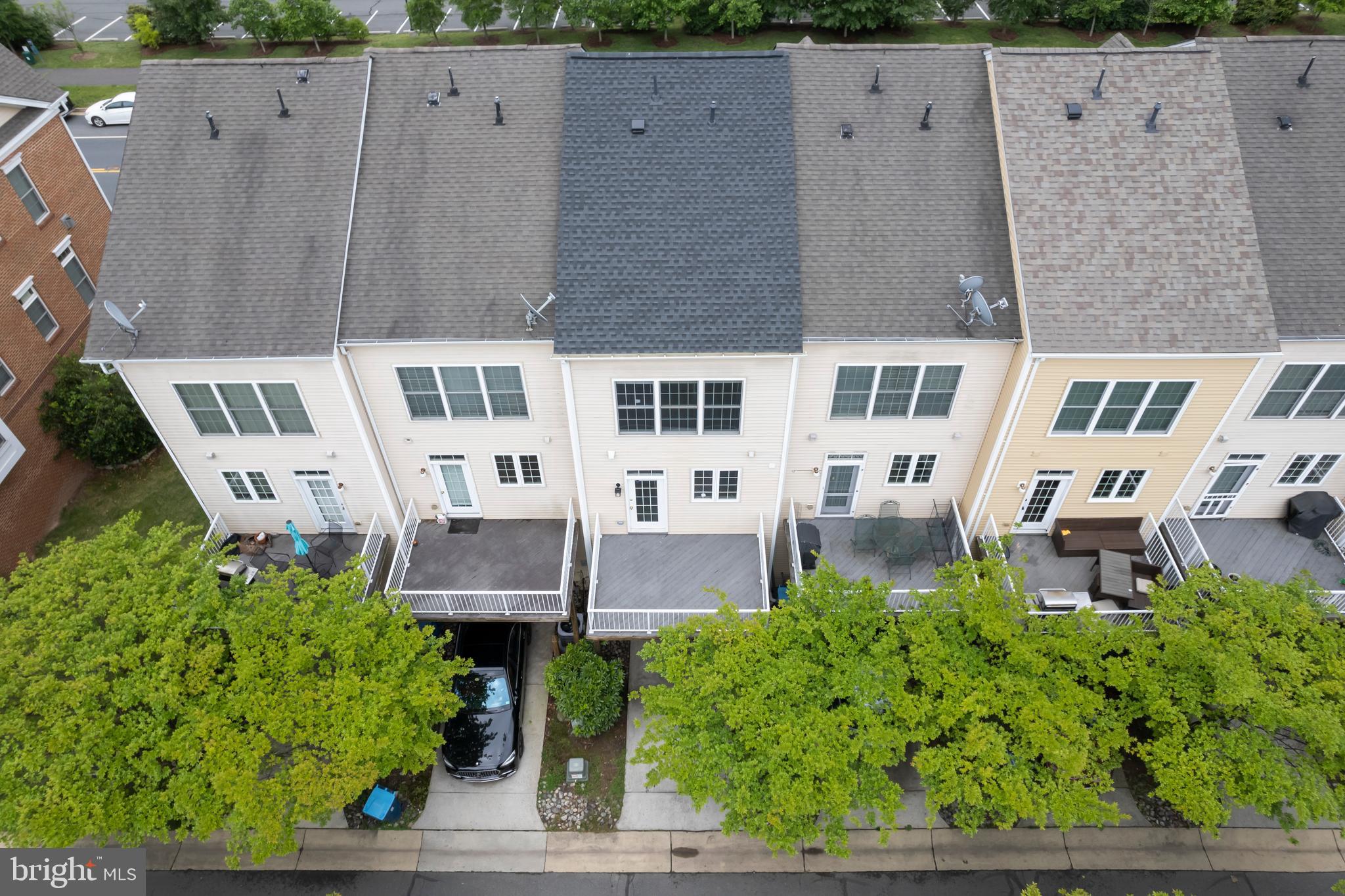 SOUTH RIDING - Residential Lease