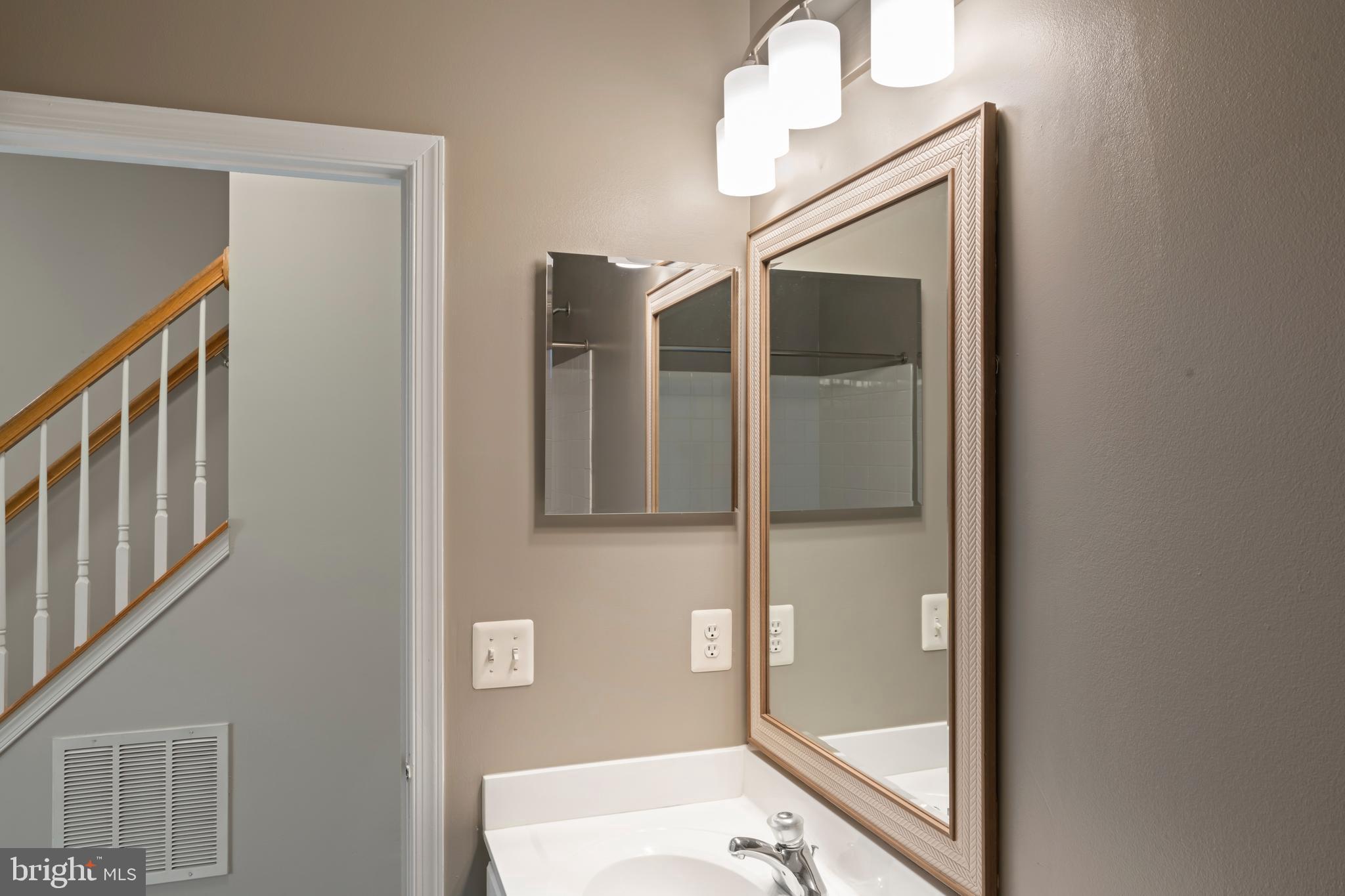 SOUTH RIDING - Residential Lease