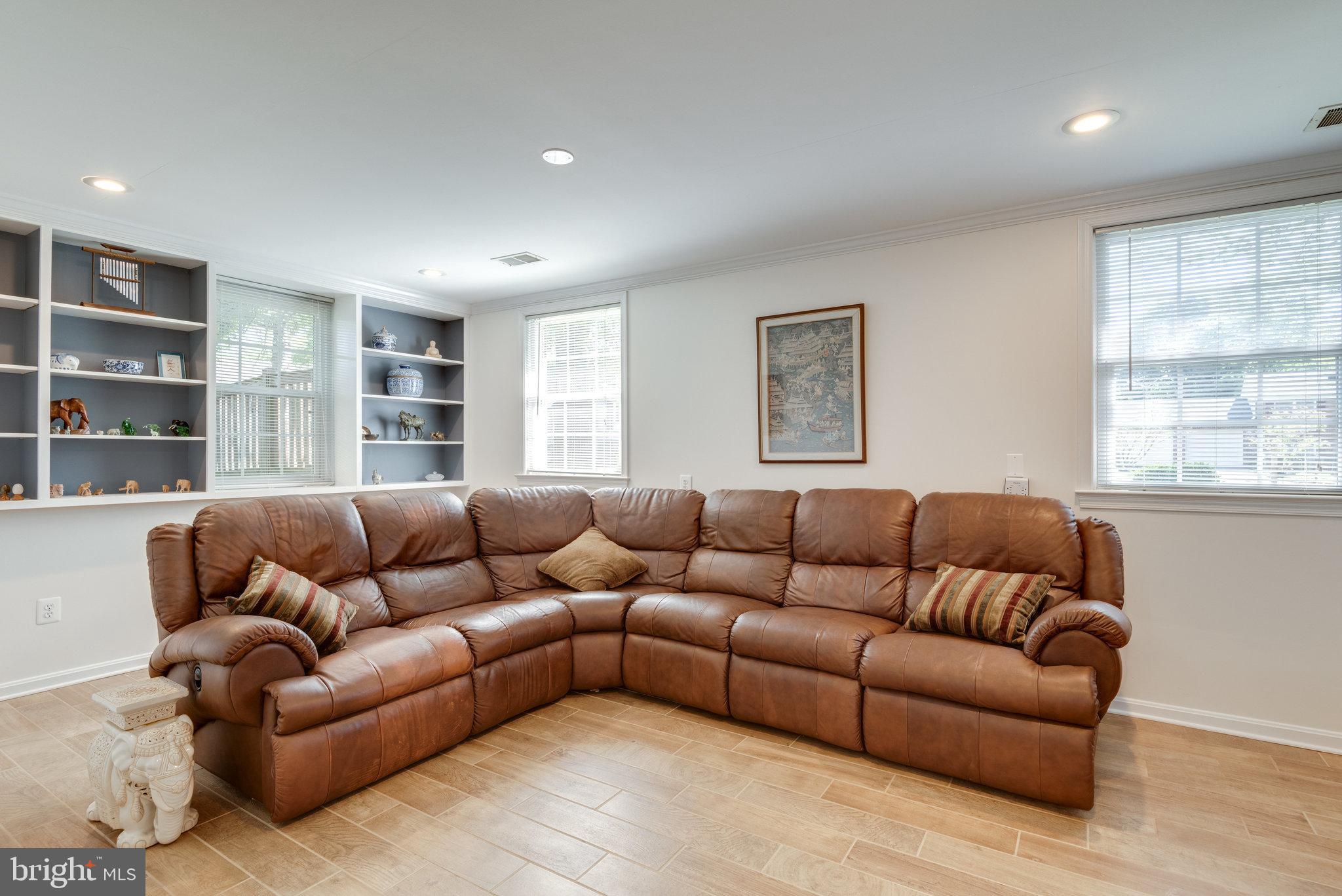 HUNTERS CREEK - Residential