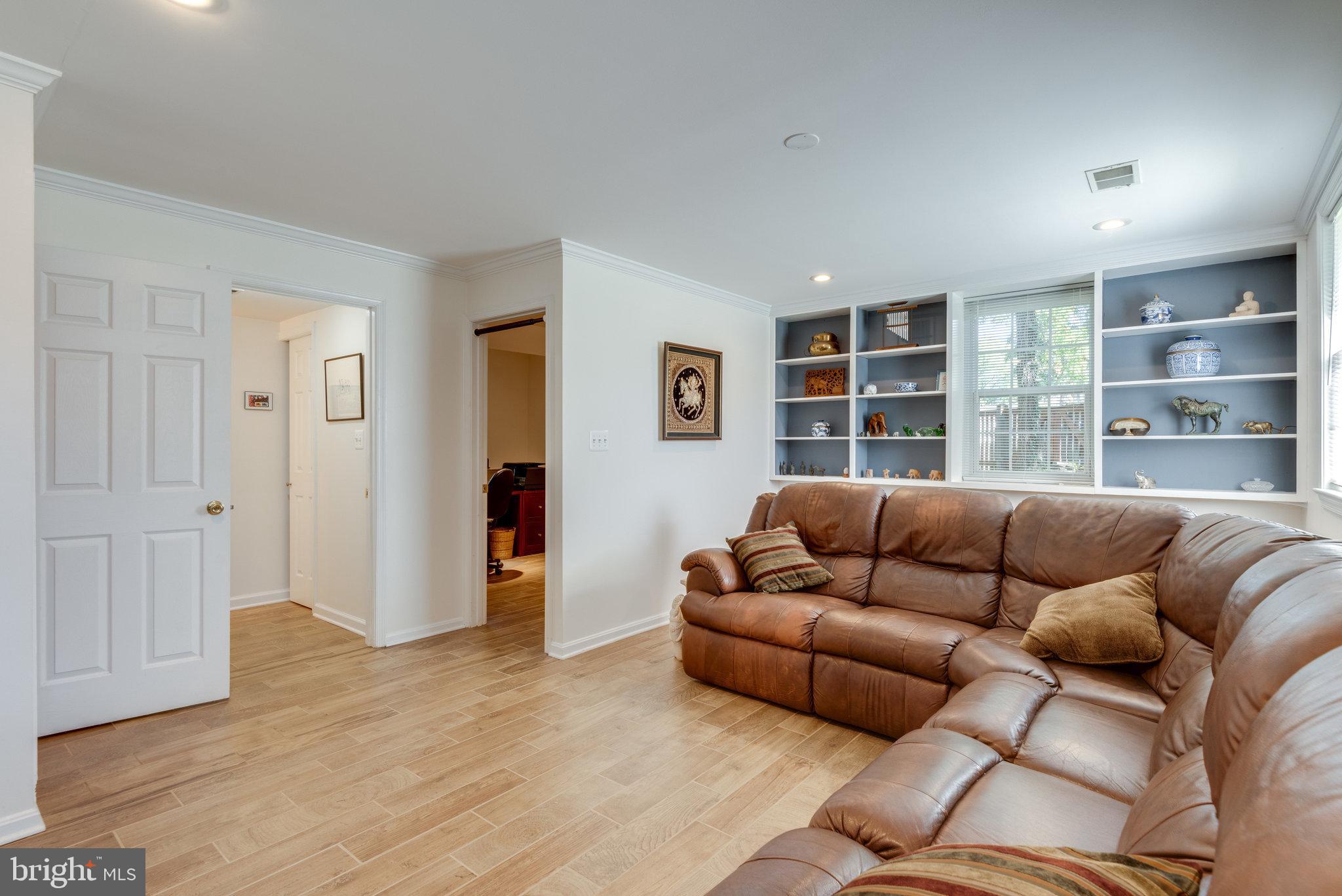 HUNTERS CREEK - Residential