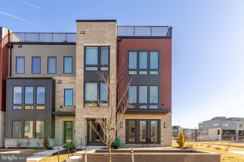 Photo of 7034 Artesa Lane, BETHESDA, MD 20817 (MLS # MDMC2170662)