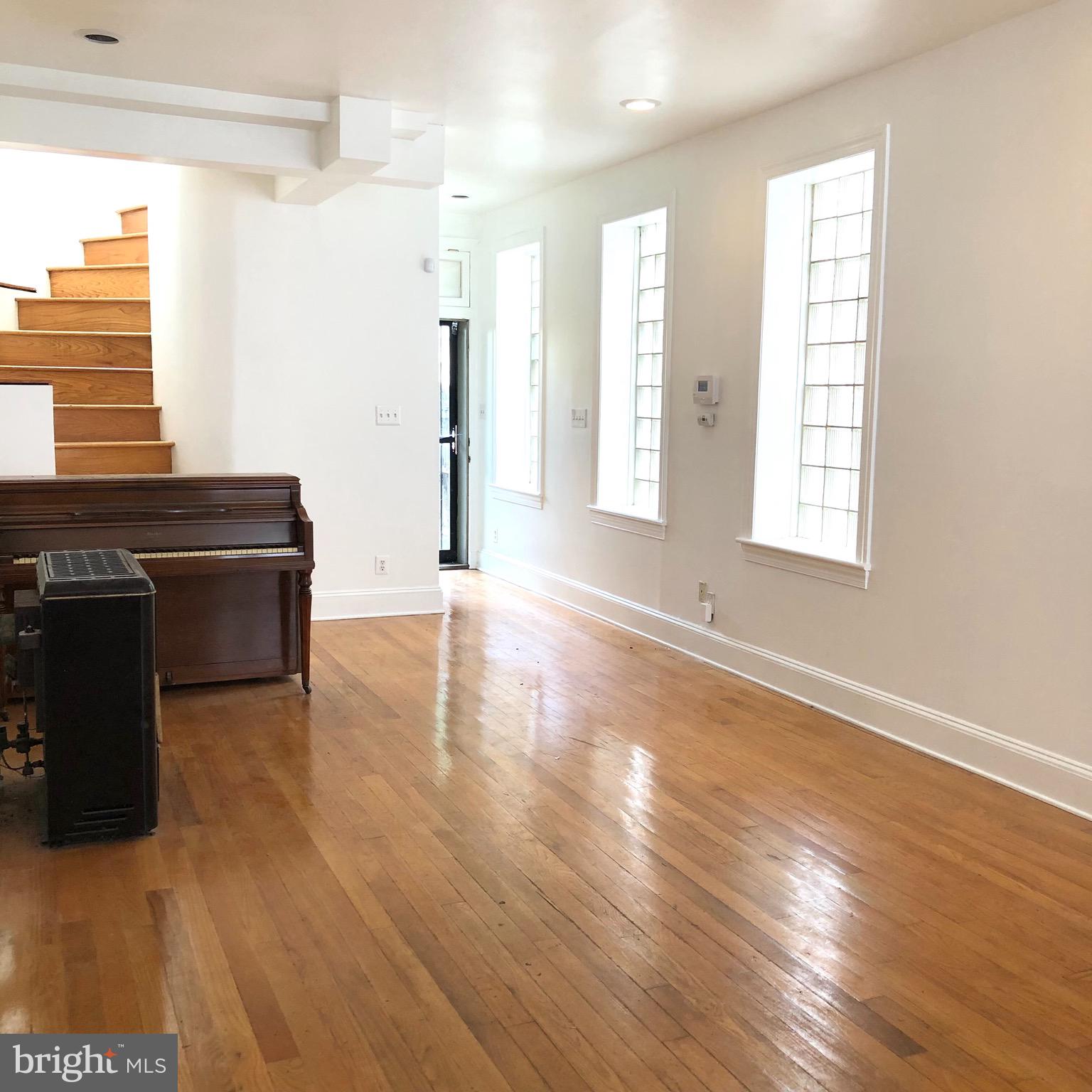 HOLLINS MARKET - Residential Lease