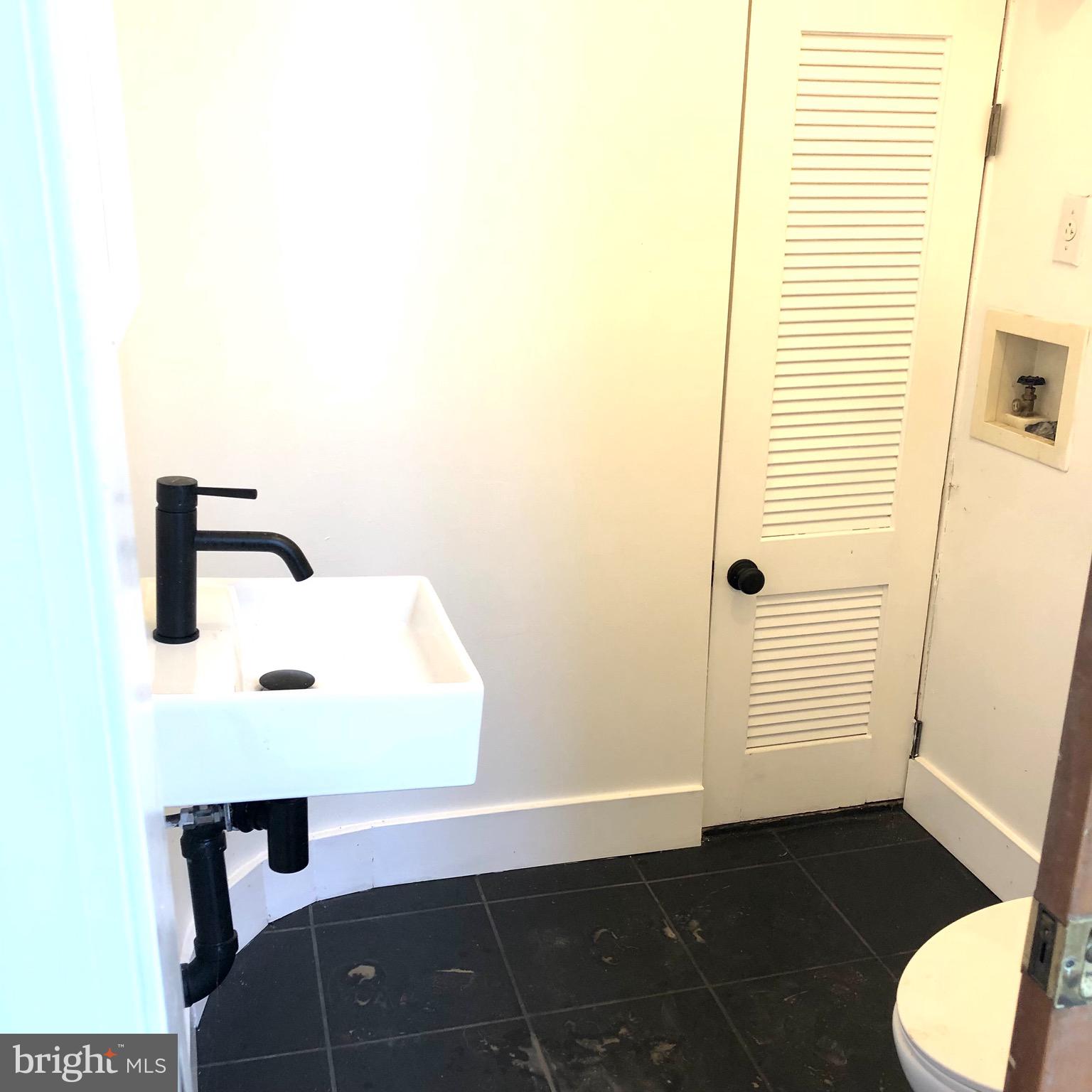 HOLLINS MARKET - Residential Lease