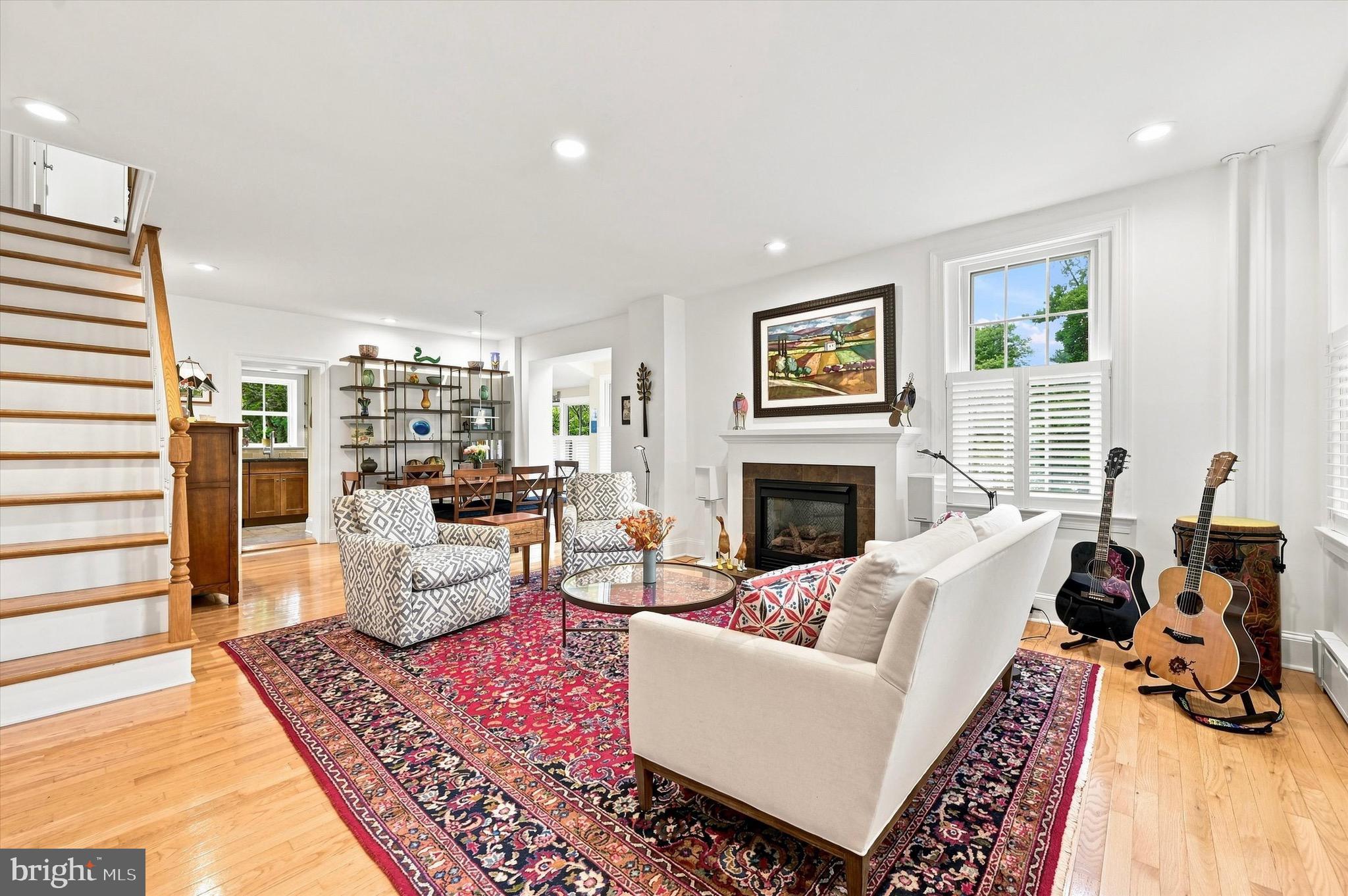 124 W GRAVERS LANE
