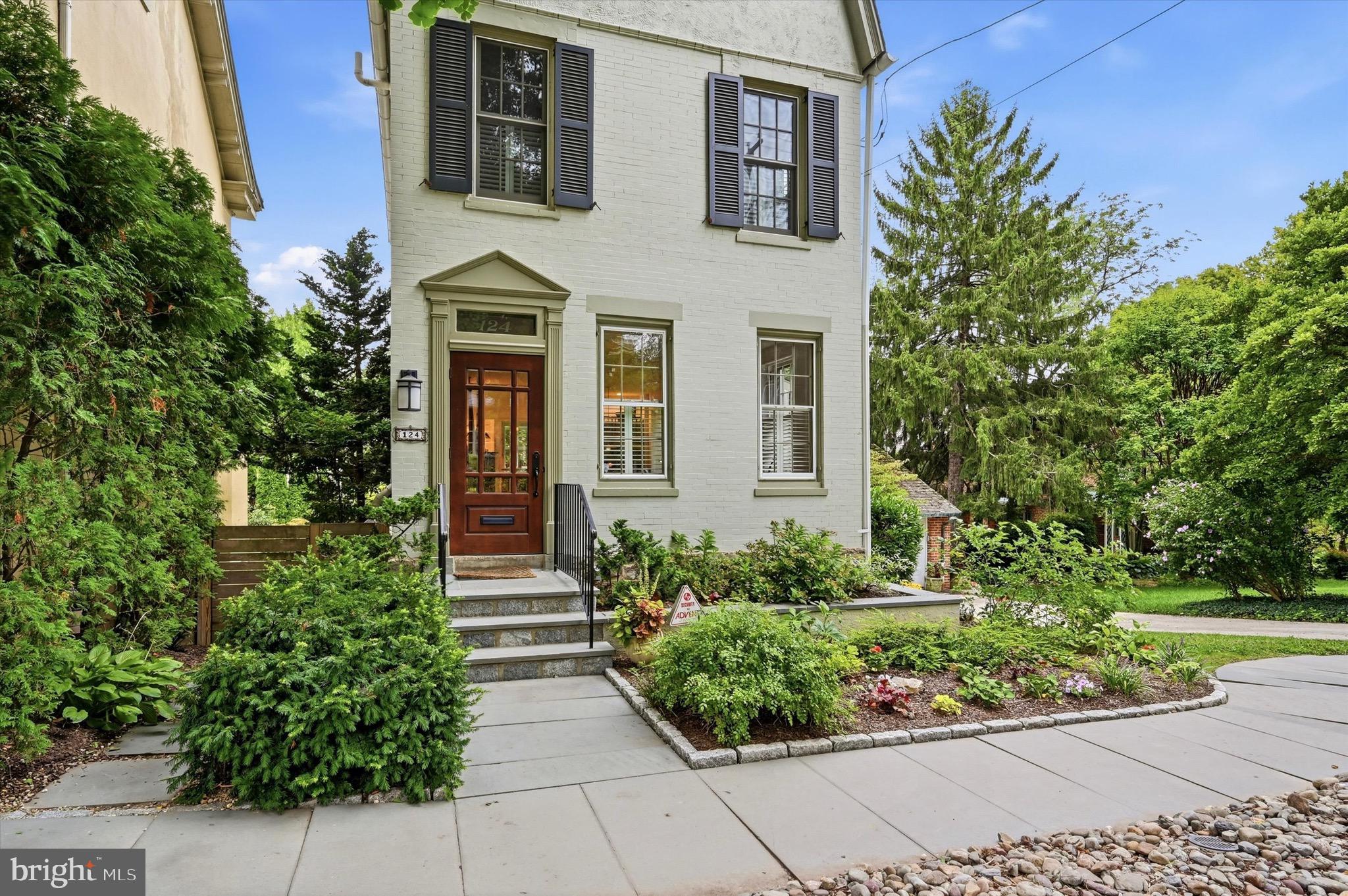 124 W GRAVERS LANE