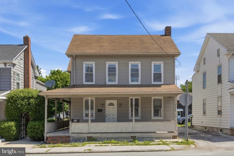 Homes For Sale - 586 Baltimore Street<br/> HANOVER, PA 17331