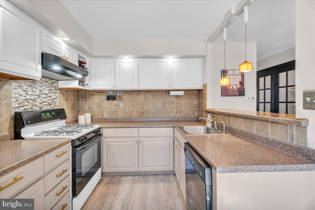 PENNSWOOD PARK - Residential