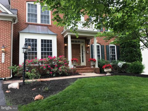Photo of 5078 Twinbrook Run Drive, FAIRFAX, VA 22032 (MLS # VAFX2296632)