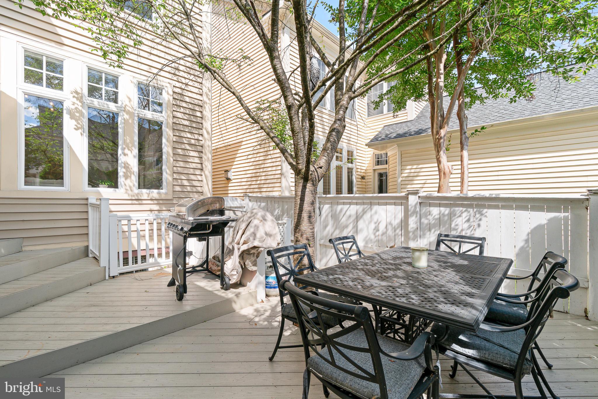 KING FARM WATKINS POND - Residential