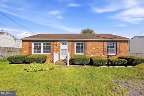Photo of 102 Green Park Court, WINCHESTER, VA 22602 (MLS # VAFV2044440)