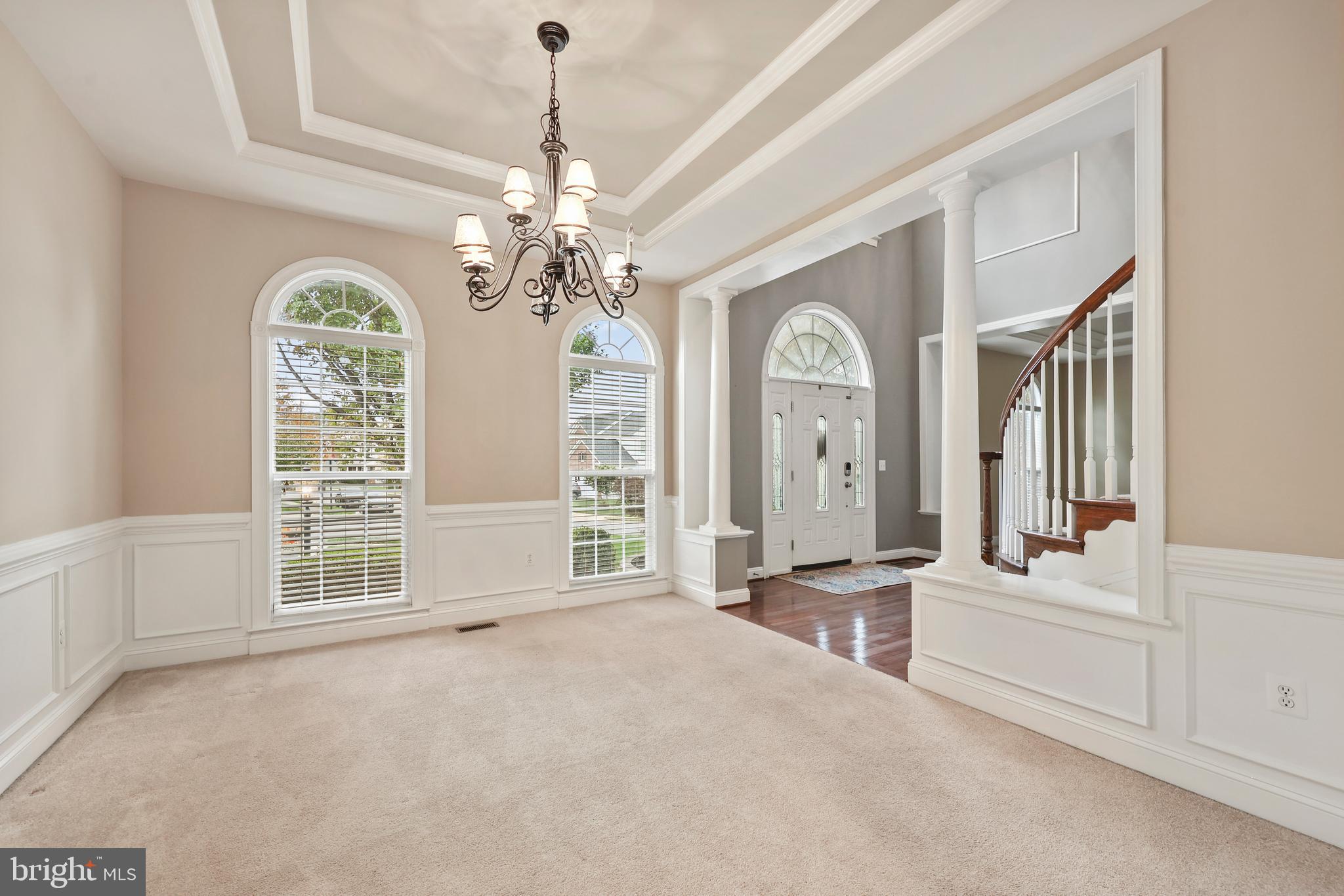 1019 E KENSINGTON CIRCLE