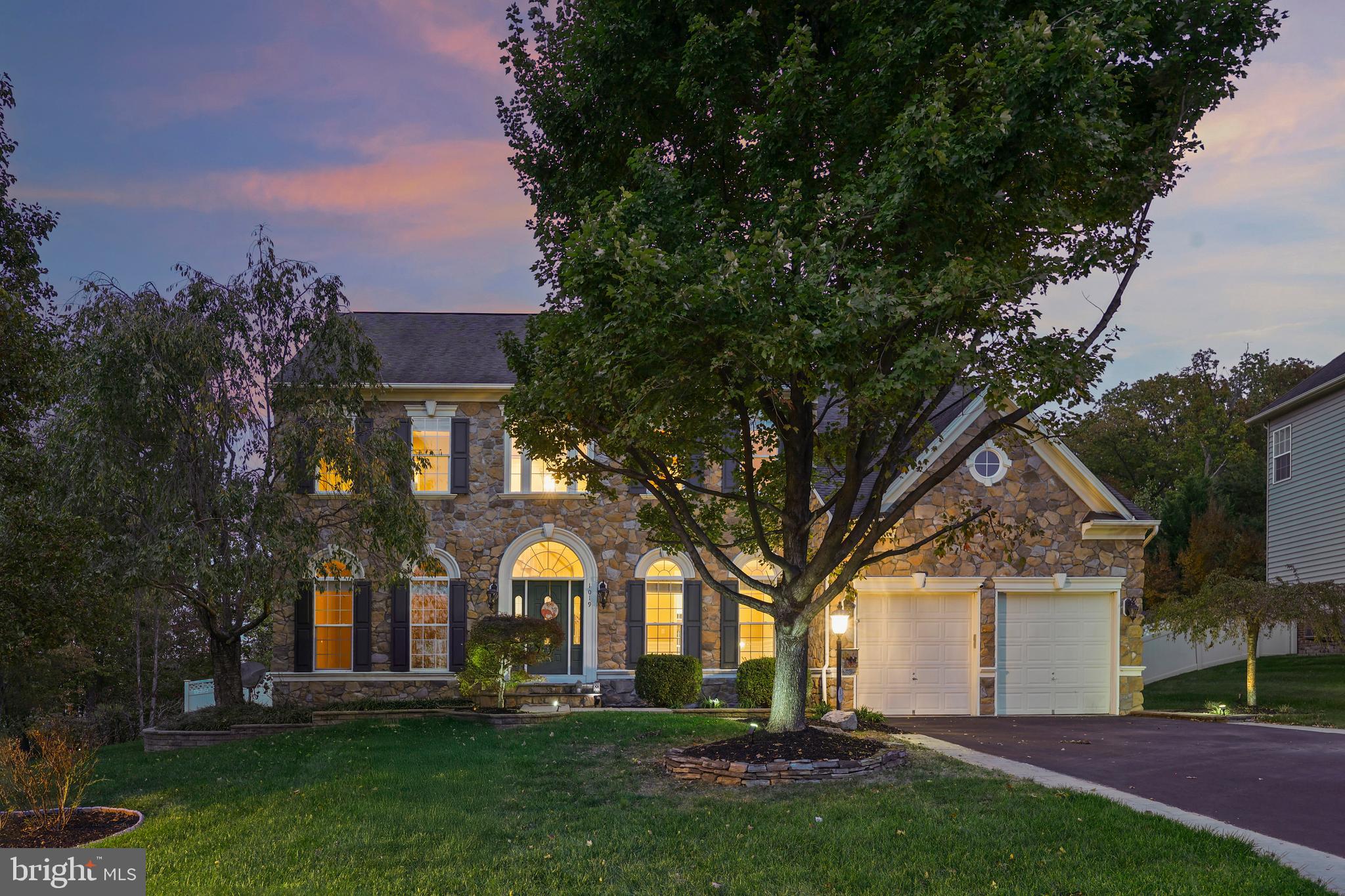 1019 E KENSINGTON CIRCLE