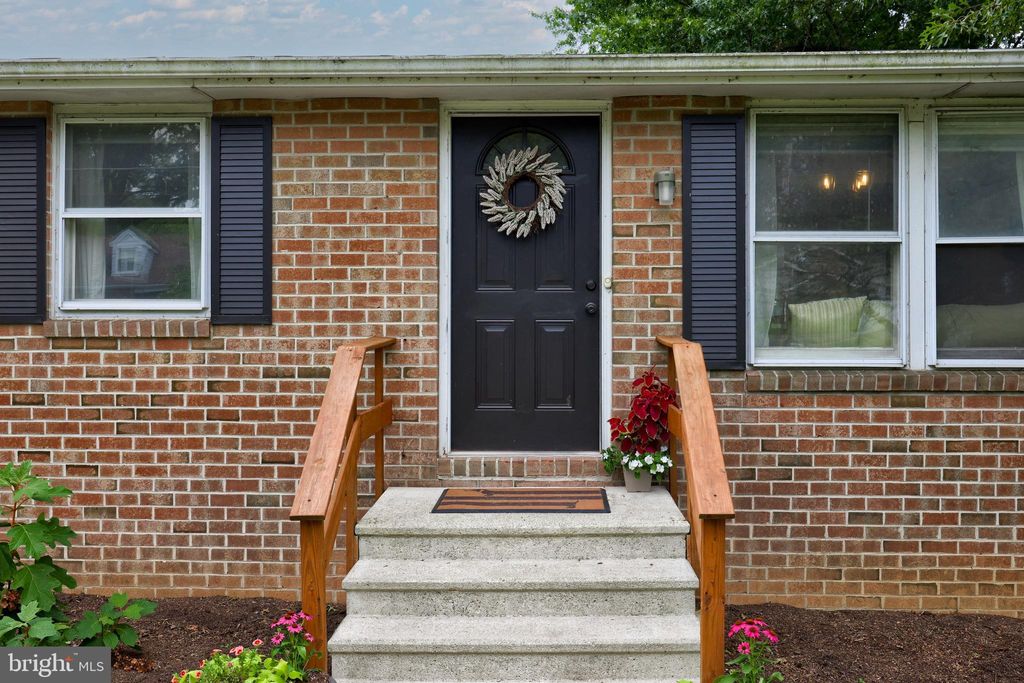 Photo of 1248 W SWARTZVILLE RD, REINHOLDS, PA 17569 (MLS # PALA2039600)