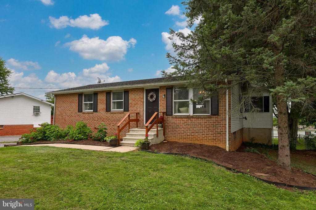 Photo of 1248 W SWARTZVILLE RD, REINHOLDS, PA 17569 (MLS # PALA2039600)