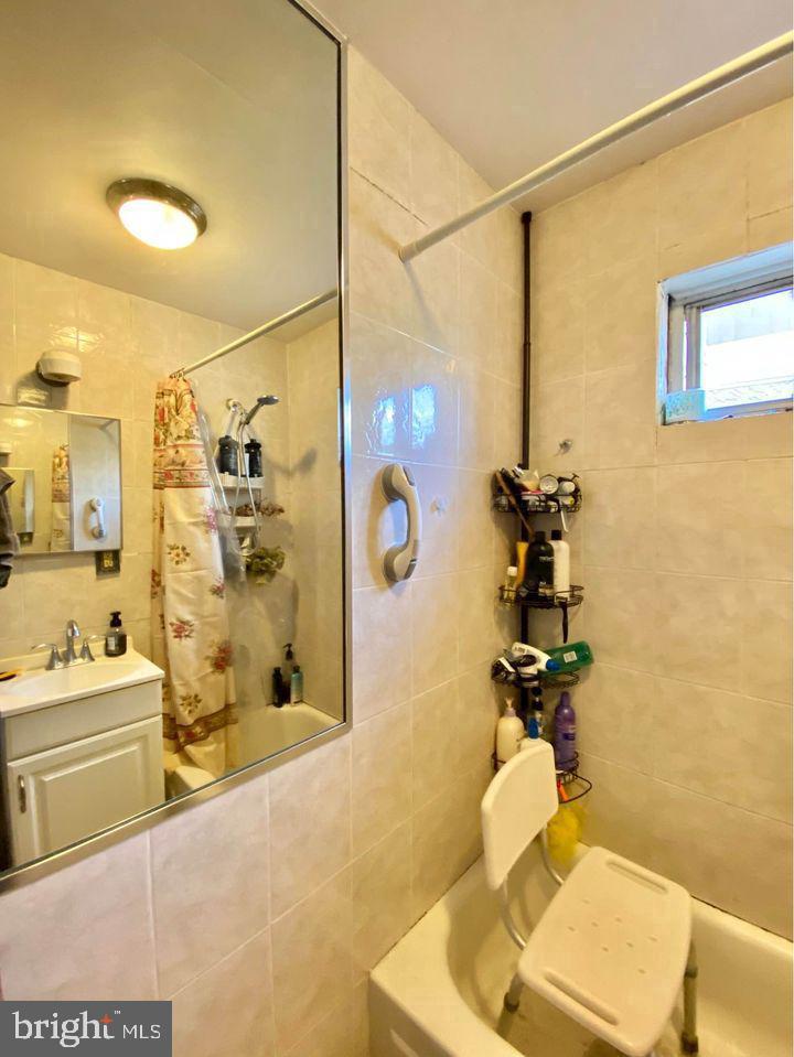 TEMPLE UNIVERSITY - Residential Lease