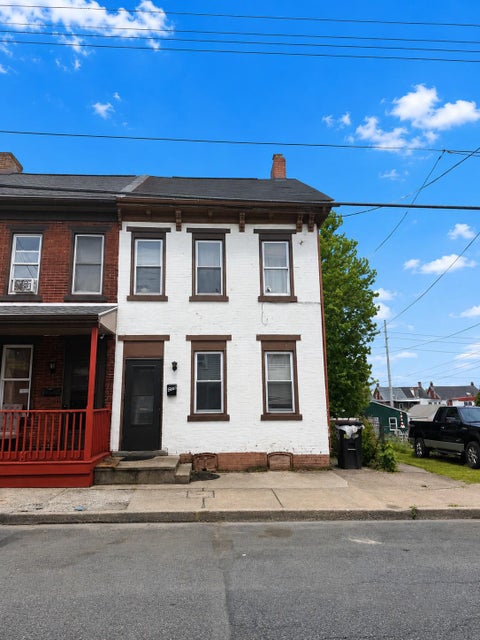 Townhouse For Sale - 518 Canal Street<br/> LEBANON, PA 17046