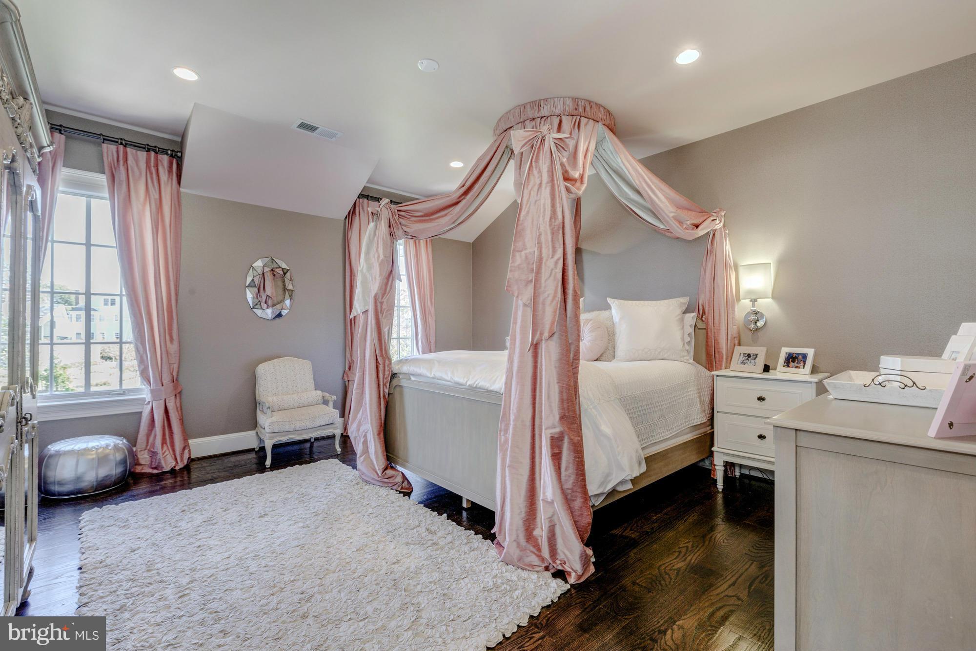 ALEXANDRIA - Residential