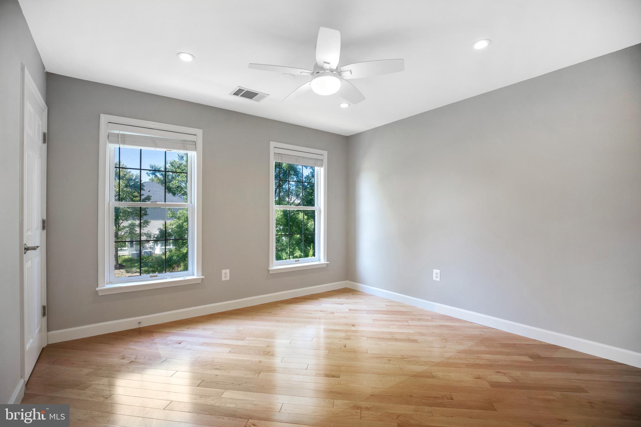 ASHBURN FARM - Residential