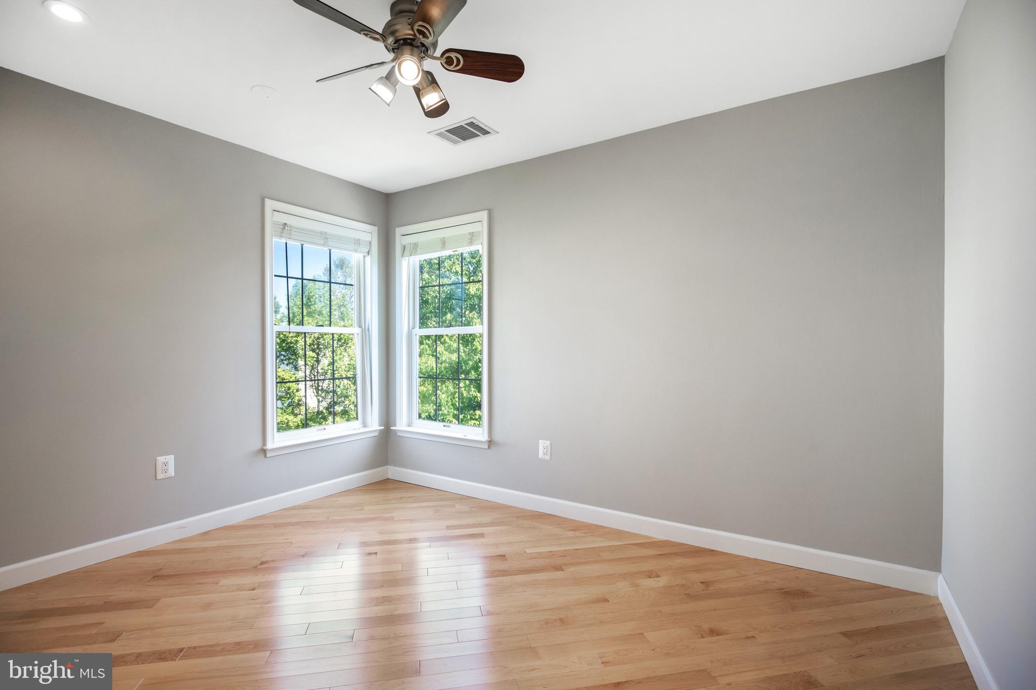 ASHBURN FARM - Residential